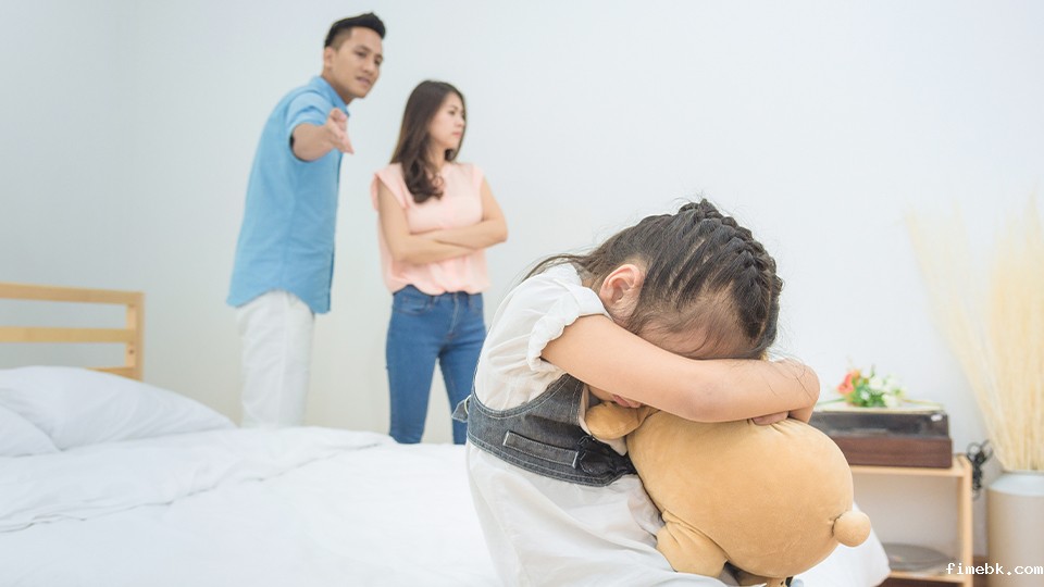 两人不在一起怎么办理离婚