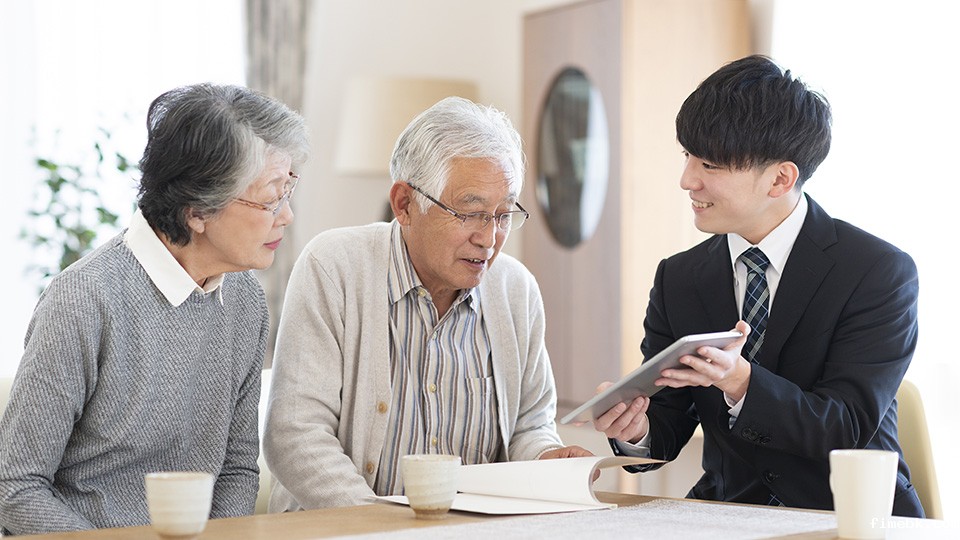 可以立遗嘱把财产赠与朋友吗